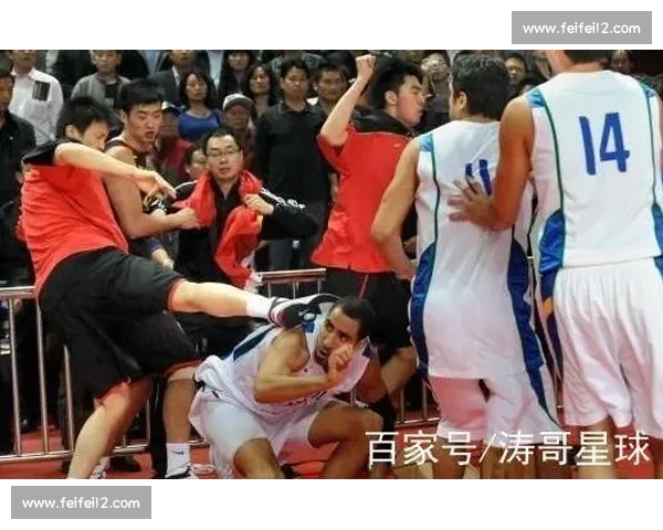 朱芳雨 2010 中巴群殴名场面：组合拳暴打巴西球员，一战封神！